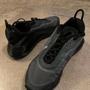 Nike Men's Black and Gray Sneakers